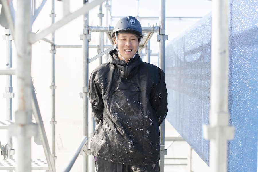 笑顔の男性職人