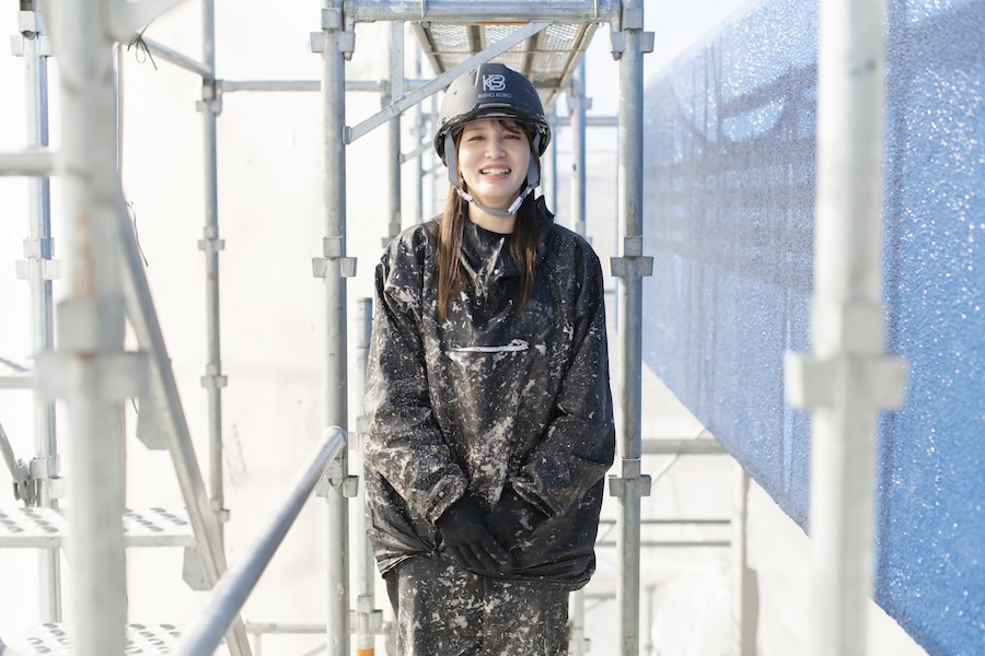 笑顔の女性職人